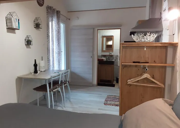 Independant Dans 펜션 Neffies